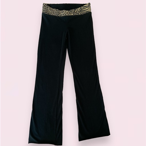 SOLD • PINK cheetah/zebra print flare leggings - Picture 4 of 8